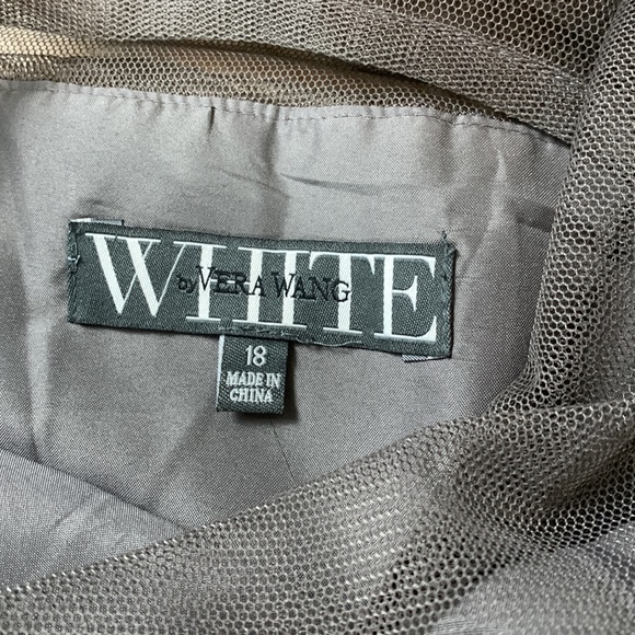 White by VERA WANG Bobbin Net Dress Illusion Neckline (16) - Picture 4 of 4